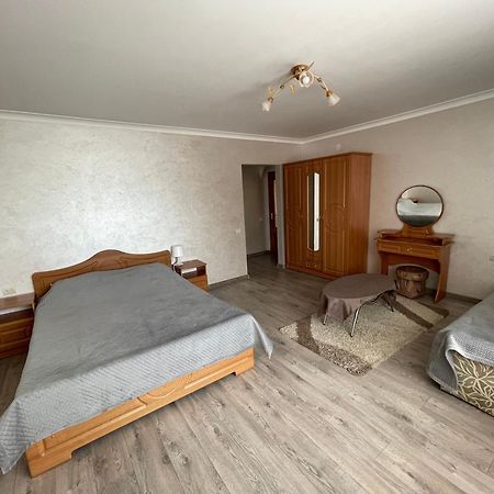 У Оксани Hotel Solochyn Eksteriør billede