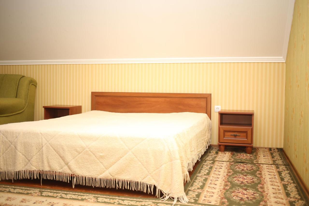 У Оксани Hotel Solochyn Eksteriør billede
