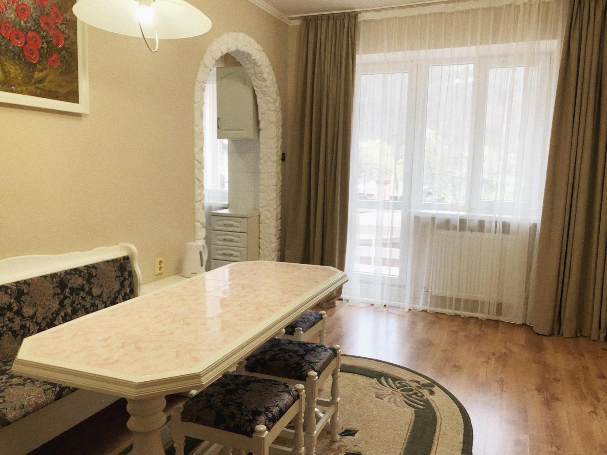 У Оксани Hotel Solochyn Eksteriør billede