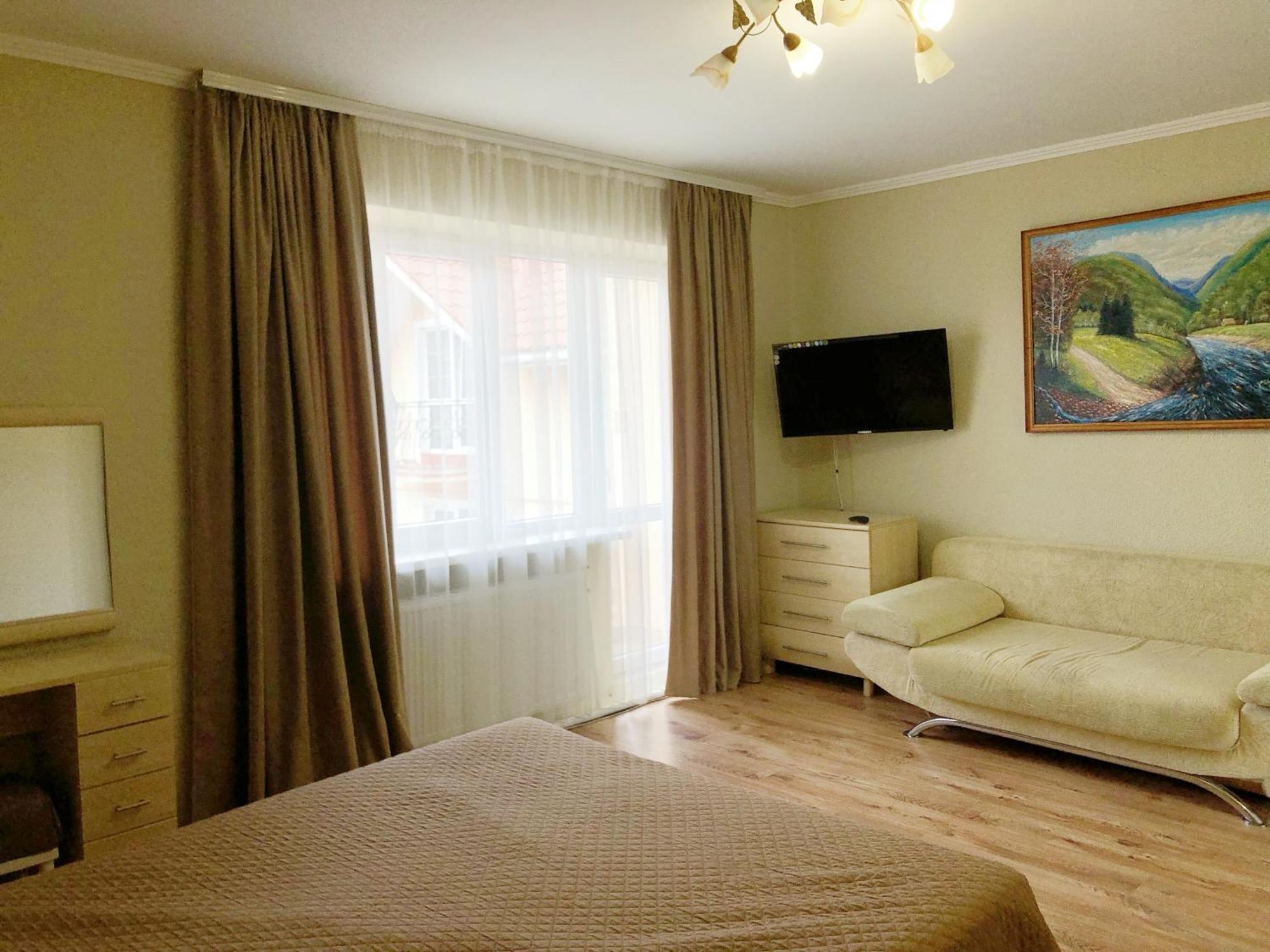 У Оксани Hotel Solochyn Eksteriør billede