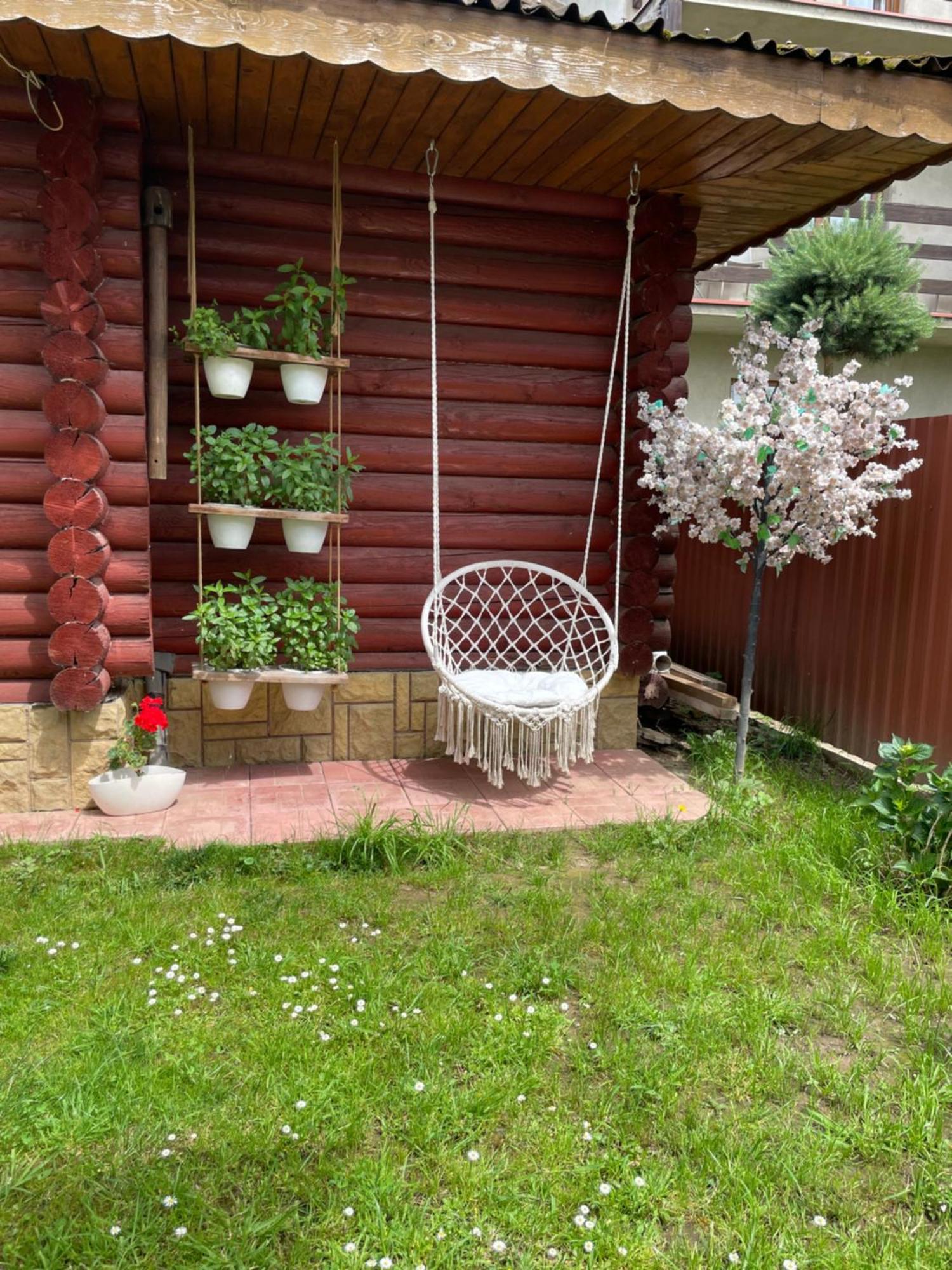 У Оксани Hotel Solochyn Eksteriør billede