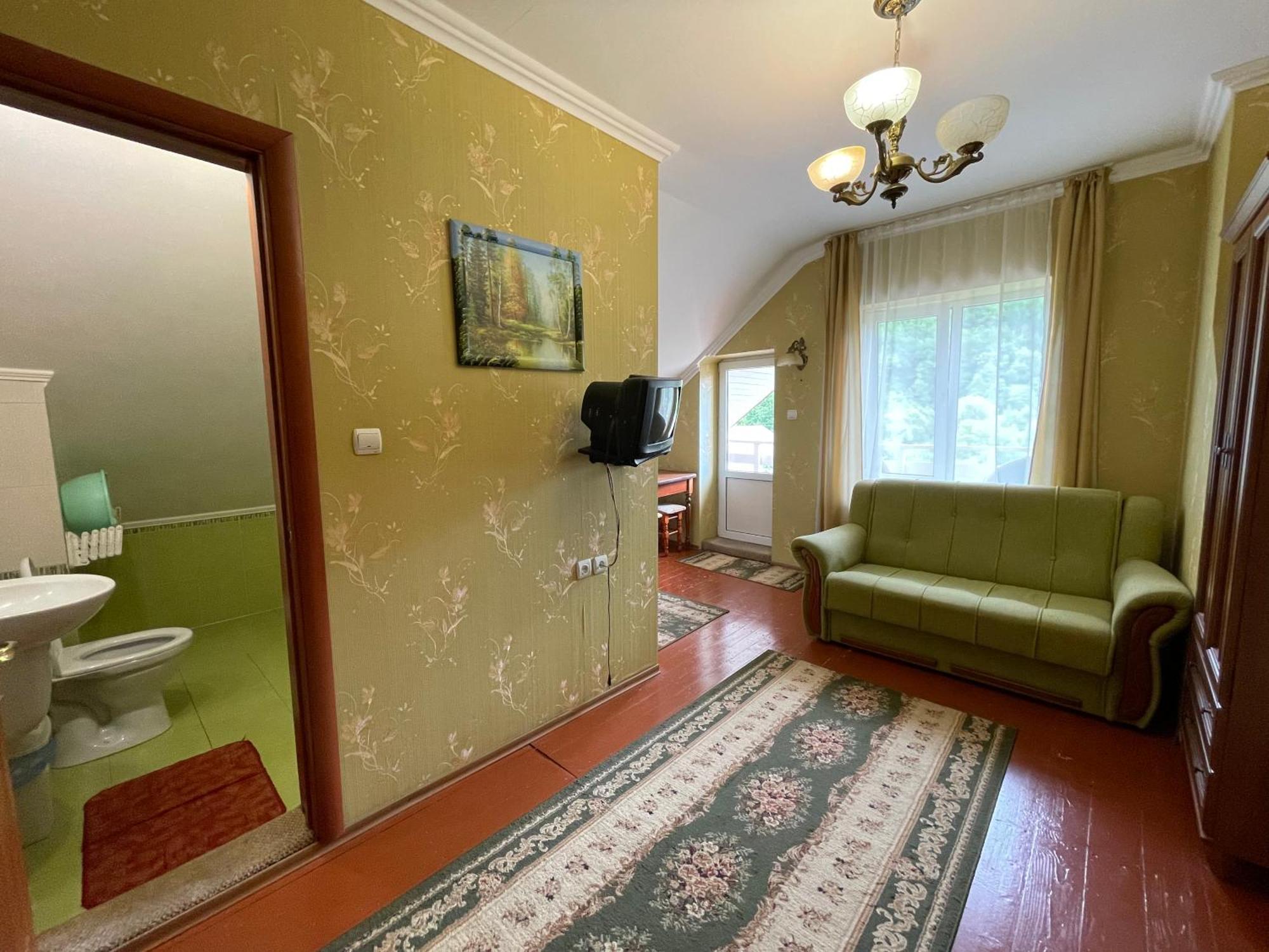У Оксани Hotel Solochyn Eksteriør billede